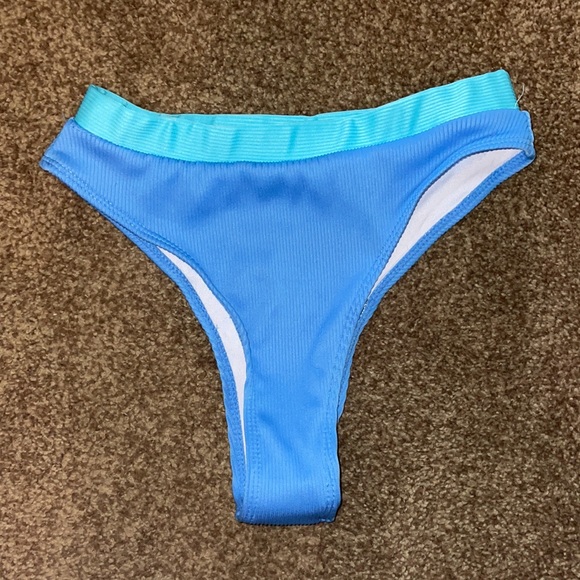 Blue Bikini - Picture 5 of 7